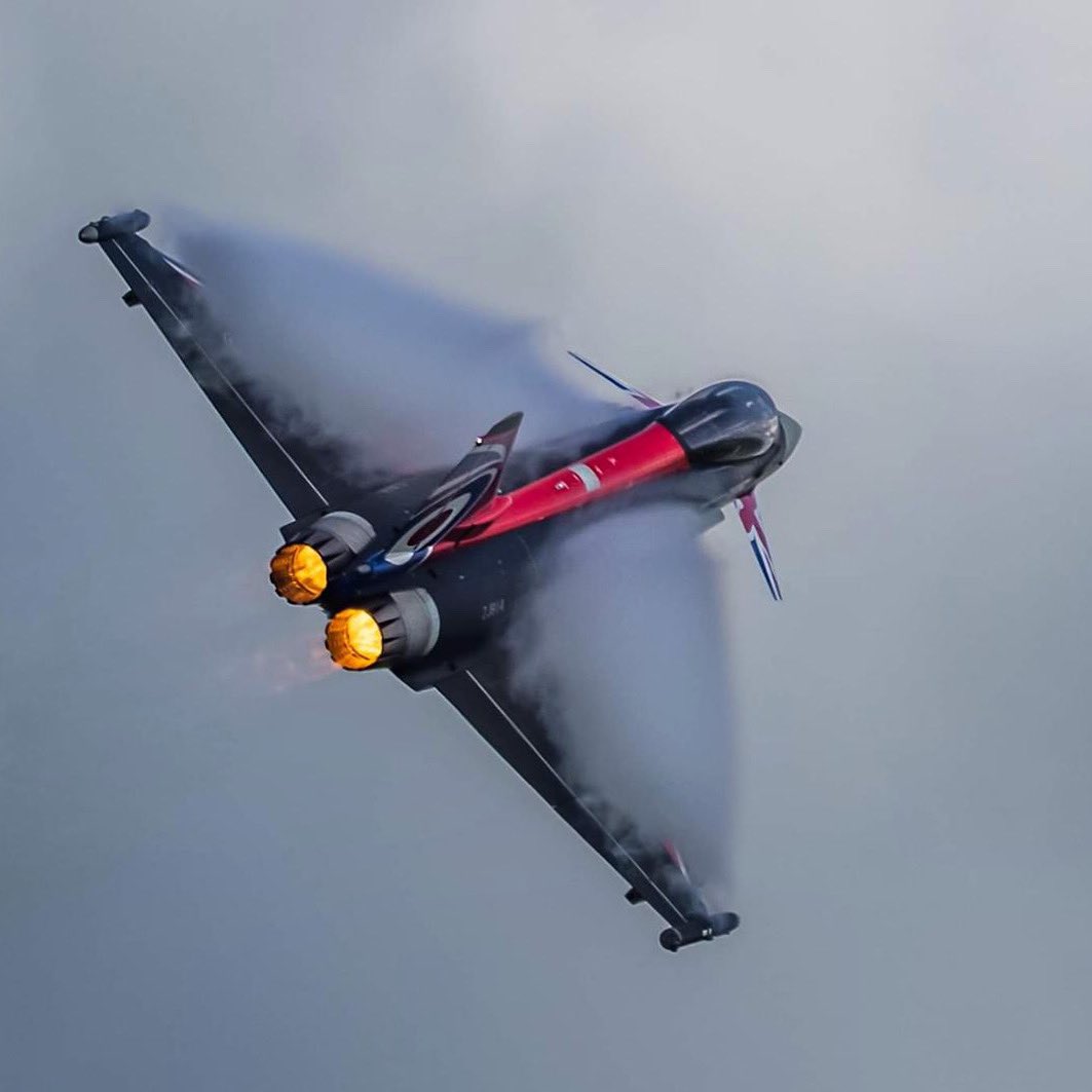 RAFTyphoonTeam's tweet photo. No need for us to turn up the heat this #phoonfriday

Not long now till our next display at Duxford Air Show! We have an updated calendar which we hope to share with you very soon. 
Have a great weekend everyone! Keep safe 💪 😎 🔥 🚀 

📸: Neil Draper

#phoontime #raf https://t.co/RzwxNrNhk7