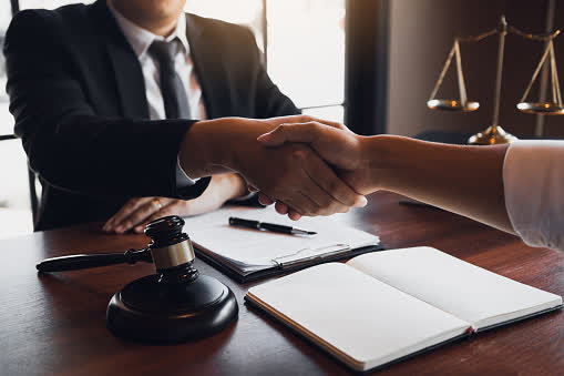 gilbertlaw83's tweet photo. We listen, we fight, you win 🤝
.
.
.
https://t.co/MFmySQTybp
#gilbertlaw #familylaw #lawoffice #satx #sanantonio #sabusiness https://t.co/9UC6HKWXqT