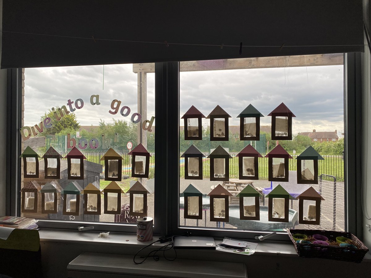 What a year it’s been! Thank you so much for my pictures, cards and gifts. I’ve been very spoilt by you lovely lot. 💖 Some photos from this year coming up…