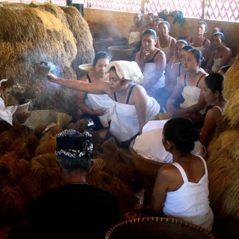 Berita Duka.
Inna lillahi wa inna ilaihi raji'un.
Mulih ka jati, mulang ka asal.

Telah meninggal Mamah Alit pada hari Jumat, 16 Juli 2021. Istri dari Abah Ugi, pimpinan masyarakat adat Kasepuhan Ciptagelar.

Semoga almarhumah mendapat tempat yang dimuliakan. 

Amin.