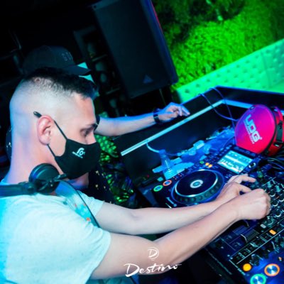 djviya's tweet photo. #NuevaFotoDePerfil https://t.co/r140qk4Xos