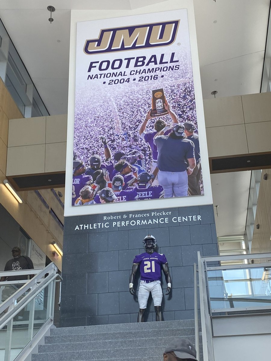 Chi_Terrell23's tweet photo. Competing today at the JMU camp today!! Camp season not over yet !!! @culpeper_fb @CoachZiggi @CoachJFord13 @CoachP_eterson @CoachPickettCC https://t.co/mieP9tfRnY