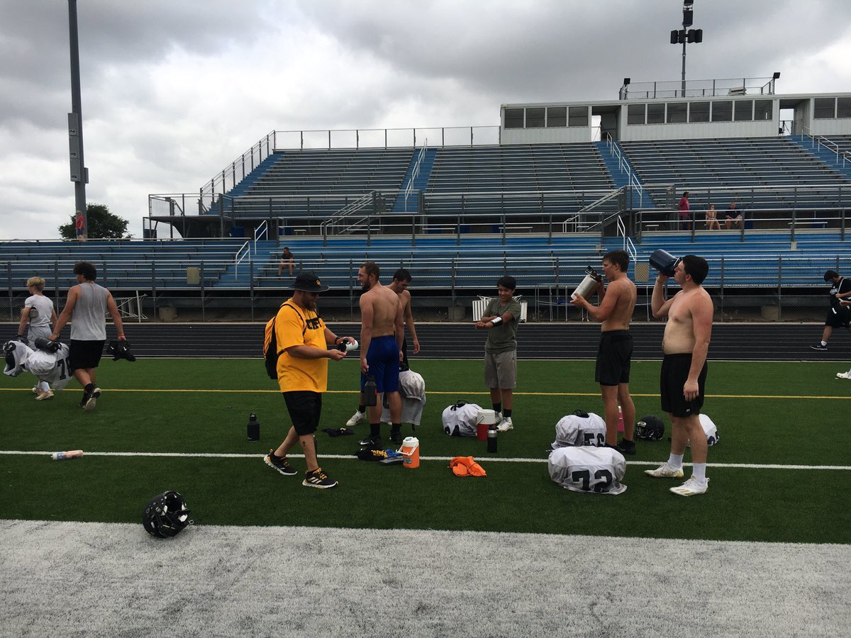 AdelhardtDan's tweet photo. Go Owls. Getting better at team camp. #GPFB https://t.co/iT2jwBVbEg