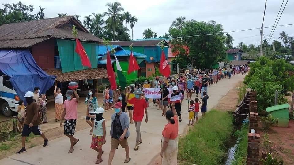 SAC forcibly abducted U Myo Aung &amp; Aung Thu Nyein while working at home &amp; abducted U Lal Aung as hostage as they couldn’t find his son in Auk Ye Phyu village, Dawei.  #MyanmarCovidSOS #July16Coup #WhatsHappeningInMyanmar