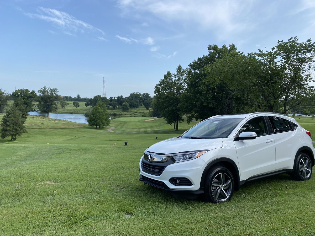UniversityTurf's tweet image. Huge week for the crew with the @EKUColonelClub scramble kicking off this morning! The place looks awesome even with all the rain, let’s hope someone can win that car!!