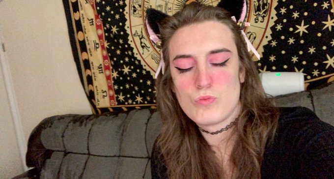 who&rsquo;s gunna come watch me play a horror game on stream tonight?(: twitch link is in allmylinks! https://t<a href="/tag/trans"class="tags"><span>#trans</span></a><a href="/tag/transgirl"class="tags"><span>#transgirl</span></a>