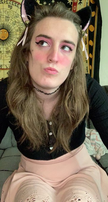 who&rsquo;s gunna come watch me play a horror game on stream tonight?(: twitch link is in allmylinks! https://t<a href="/tag/trans"class="tags"><span>#trans</span></a><a href="/tag/transgirl"class="tags"><span>#transgirl</span></a>