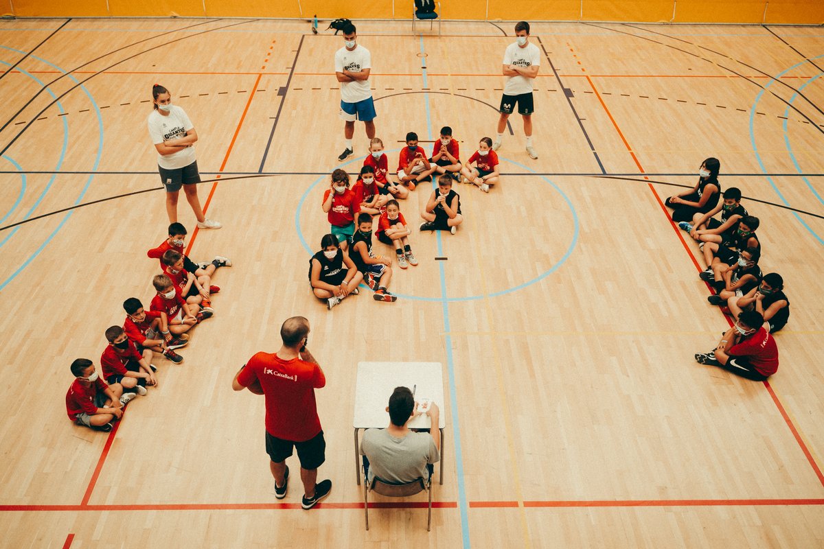 Robert Cosialls (<a href="/RCosialls/">Robert Cosialls</a>), en su visita a la #SedeCerdanyola de los #CampusGigantes #BasketLover, ha querido destacar la importancia de los estudios por encima de todo.

#CreemosenelBaloncesto