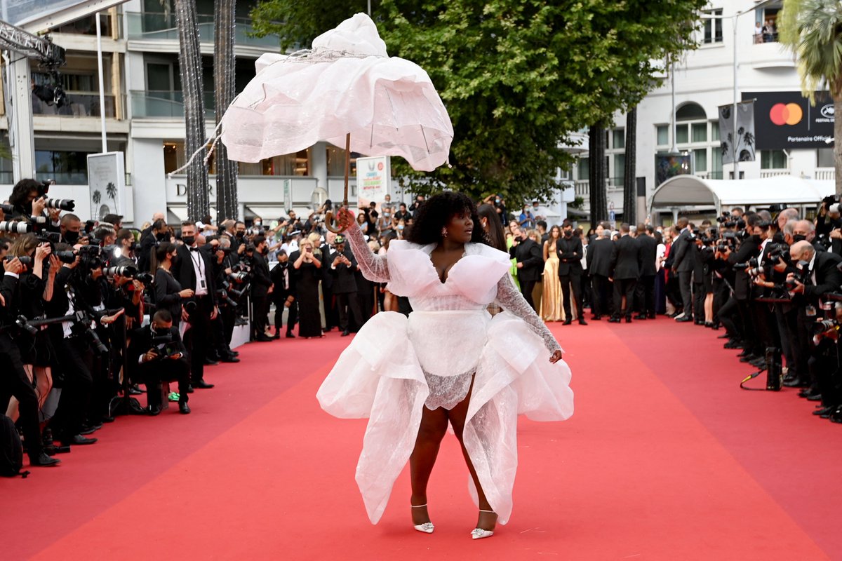 canalplus's tweet photo. ☂️✨ @yseultofficiel 
#Cannes2021 https://t.co/BZTPKMrCaX