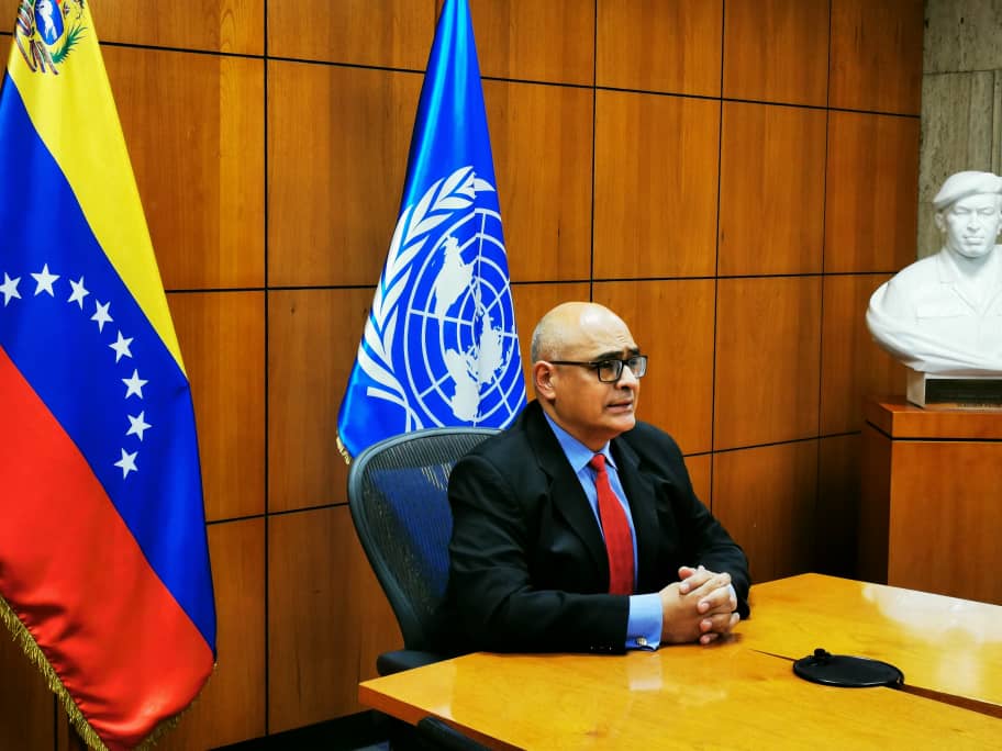 MinSaludVE's tweet photo. #16Jul || Ministro @AlvaradoC_Salud durante #ECOSOC75 expresó que las sanciones y el bloqueo de recursos imponen dificultades para la adquisición de insumos y vacunas para atender la pandemia de la COVID-19
#UnidadLatinoamericana https://t.co/gjwxielfRi