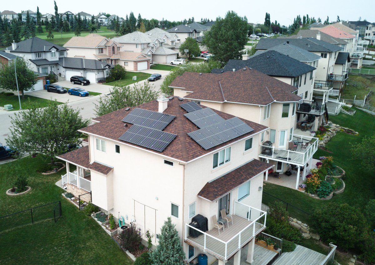 SkyFireEnergy's tweet photo. Array of the Week: This 5.8 kW #solar PV system was installed on our customer's home in #YYC. Did you know you could receive $5000 from the Canada Greener Homes Grant for a 5 kW system and save on more than 40% of the system costs? https://t.co/S9taL8Hdy4
#yycsolar #calgary https://t.co/TSHU1XoZpJ