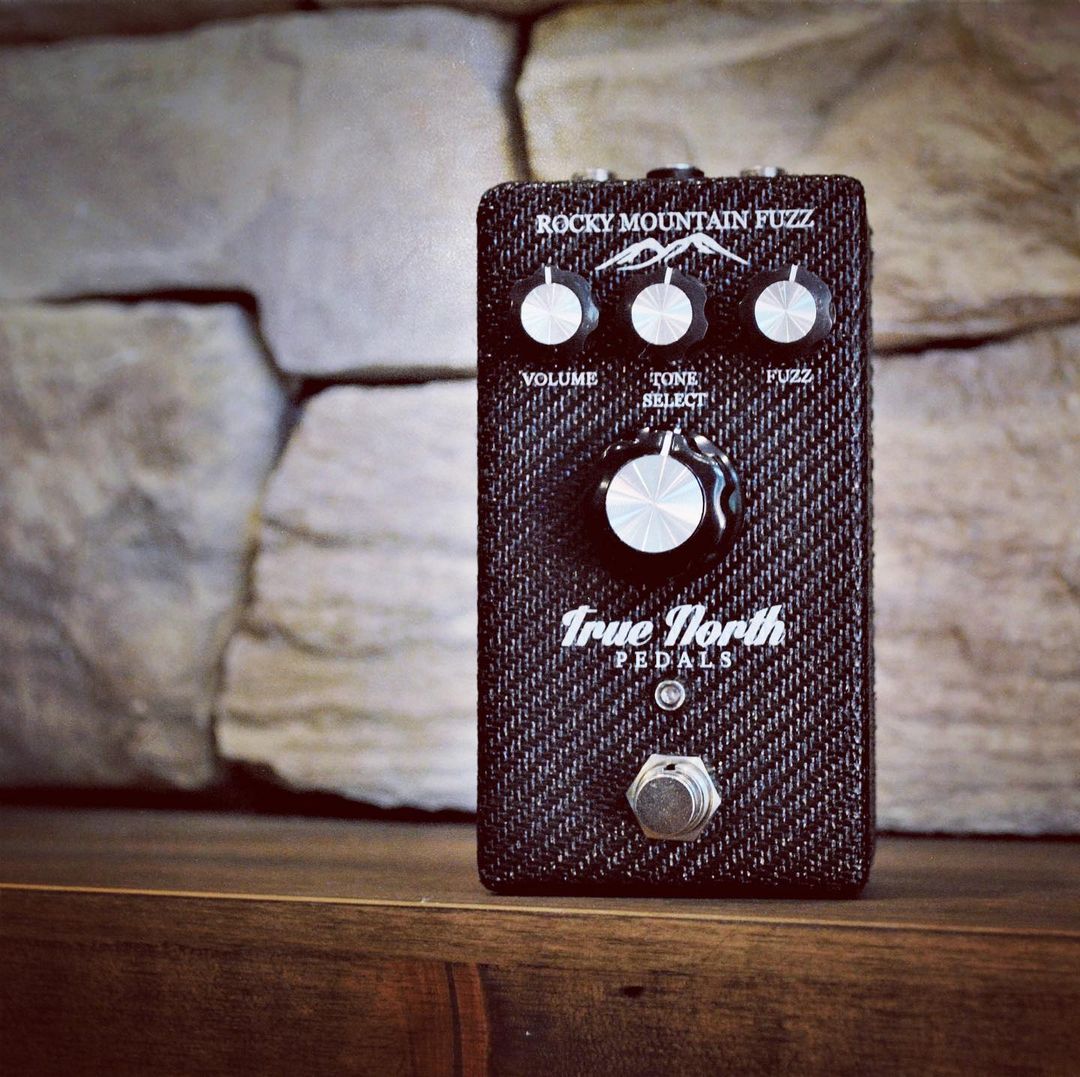 ehfects's tweet photo. Happy #FuzzFriday ! This weeks pedal is the Rocky Mountain Fuzz by True North Pedals
https://t.co/pzVeodzdV8
#AmpsAndEhfects #CanadaLoud #CanadianFuzz #CanadianEffects #CanadianGuitarPedal #CanadianEffectPedal #MadeInCanada #Fuzz #GuitarGear #GuitarPedal #TrueNorthPedals https://t.co/0wEytcXrGD