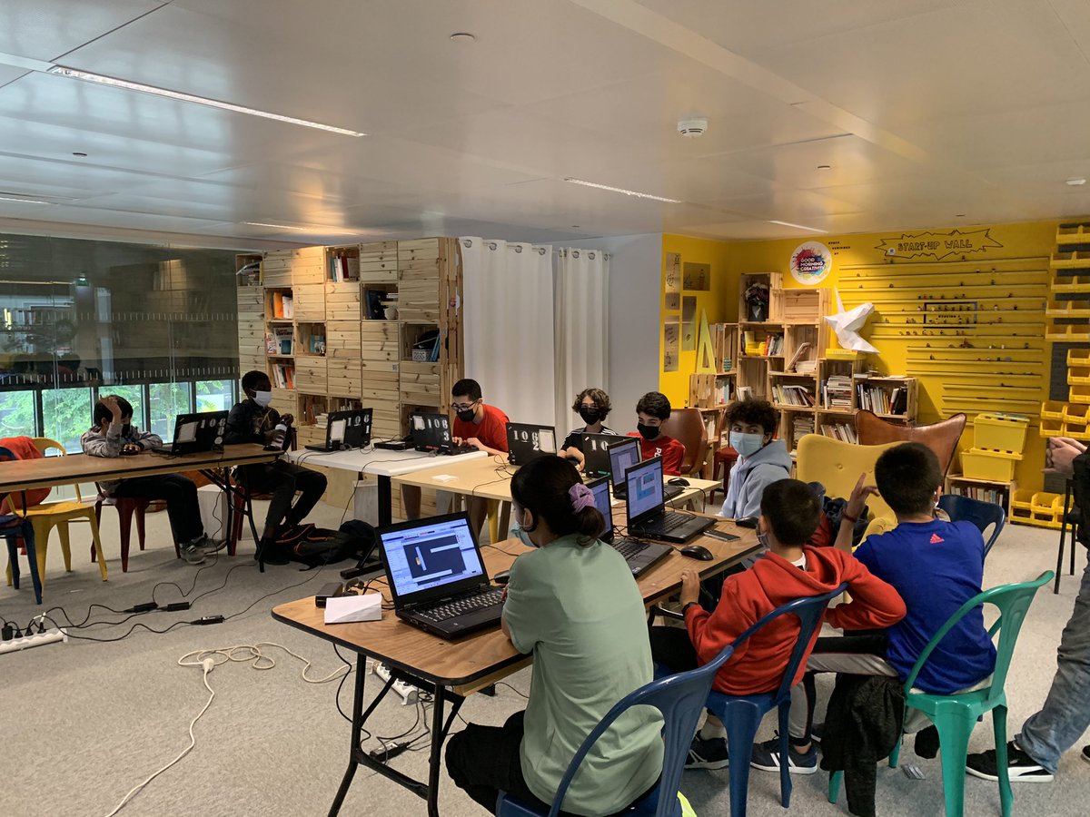 AimaneBsi's tweet photo. Le matin c’est #Basket dans le beau et nouveau terrain 3x3 sous le métro aérien du Bd Vincent Auriol, l’après midi c’est programmation informatique 🏀💻

Visite cet après midi à la Station F de ces stages proposés aux jeunes de #Paris13 par l’asso Etendart 👍🏼 https://t.co/hHDtdofRPi