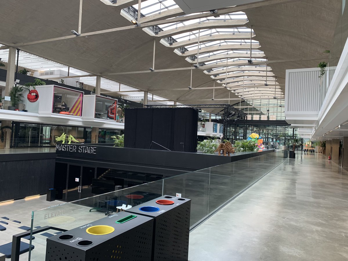 AimaneBsi's tweet photo. Le matin c’est #Basket dans le beau et nouveau terrain 3x3 sous le métro aérien du Bd Vincent Auriol, l’après midi c’est programmation informatique 🏀💻

Visite cet après midi à la Station F de ces stages proposés aux jeunes de #Paris13 par l’asso Etendart 👍🏼 https://t.co/hHDtdofRPi