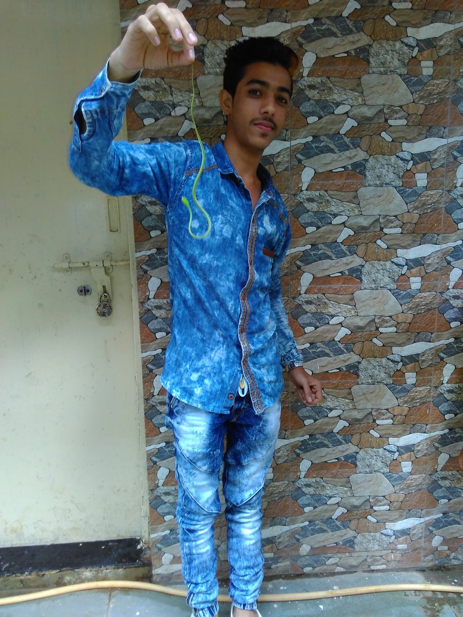 aftabshaikh9065's tweet photo. Happy World Snake Day 🐍🐍
This is my old picture... and at that time we were going to save this snake from a house and leave it in the forest.
@peta
@PetaIndia
@therealtarzann
@TheJohnAbraham
#happyworldsnakeday
#SnakeDay #snakes #Python #savethesnake #savesnake #savelife https://t.co/qA7D5hDbo1