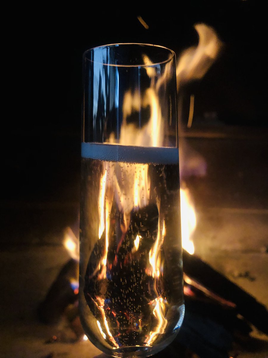 Hello Weekend🥂
<a href="/dhillswine/">Durbanville Hills Wine</a> Sauvignon Blanc Bubbly