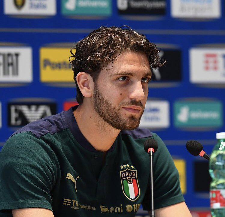 iamyanchor's tweet image. Foto di Locatelli- a thread: