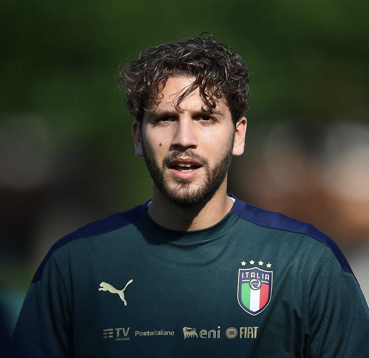 iamyanchor's tweet image. Foto di Locatelli- a thread: