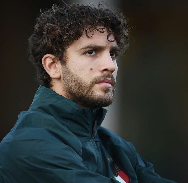 iamyanchor's tweet image. Foto di Locatelli- a thread: