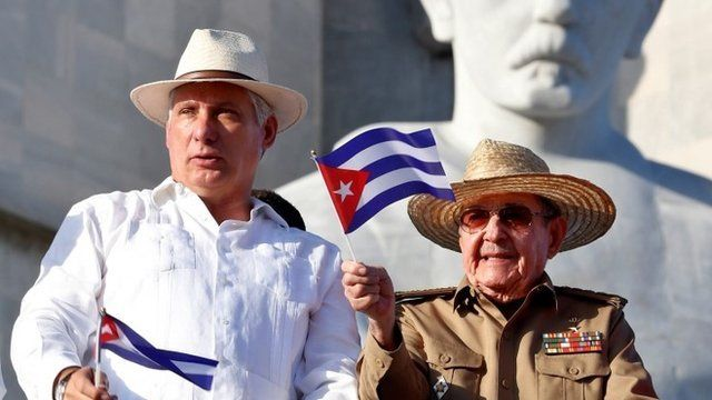 yoanisanchez's tweet photo. Cubano, no te prestes para reprimir a otro cubano. Recuerda que ellos por "allá arriba" solo te usan para conservar sus "obscenos atributos de poder"... #SOSCuba #11JCuba https://t.co/fg0Y6hY4w3