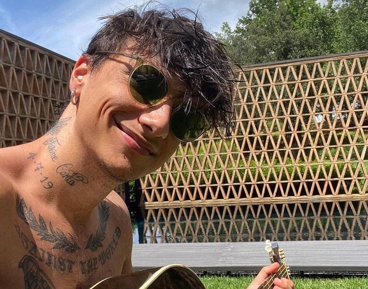 onedxloved's tweet photo. I appreciate you every day more and more.
Thanks to you and your music I have learned to overcome my obstacles and fears, I do not know how you do it but you can transport me to a different place, love u ꨄ︎ https://t.co/MpOYcraEF1
