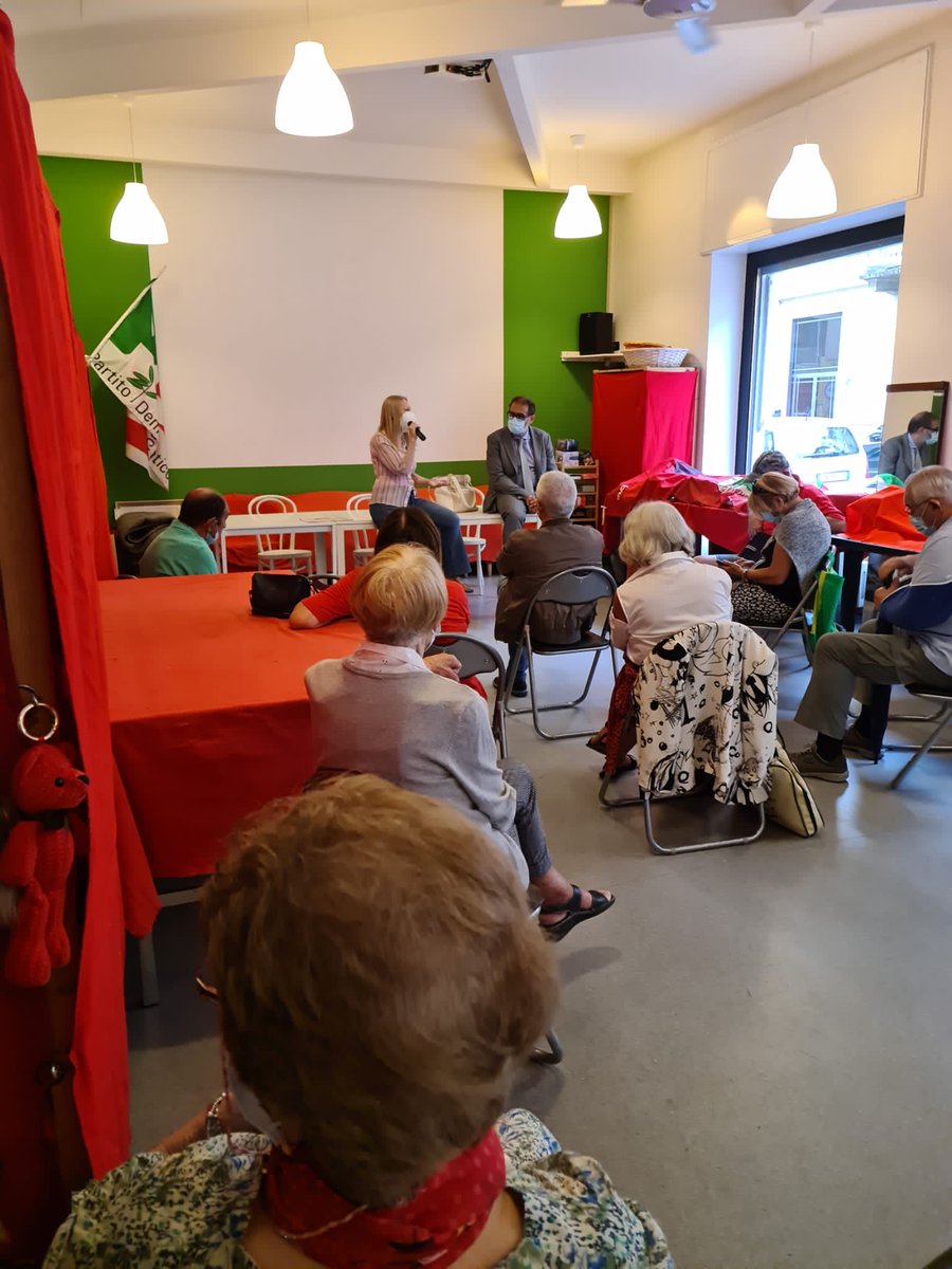 dianacomari's tweet photo. Oggi al #CircoloPD Rigoldi con @MarcoGranelliMI per parlare dei progetti in via di realizzazione per il quartiere di #Niguarda a #Milano, dalla definizione della nuova Piazza Belloveso, ai cambiamenti sulla viabilità, all'ammodernamento della rete elettrica. https://t.co/1jpn5U9jSu