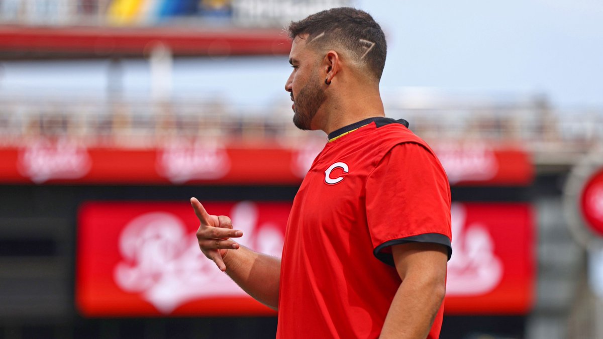 Reds's tweet photo. The gang is back together❗️ https://t.co/Xgq8cdJLqY