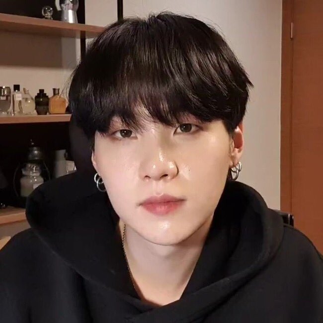 coversuga's tweet photo. min yoongi sendo bom em tudo; a thread https://t.co/9VVcZCPTxt