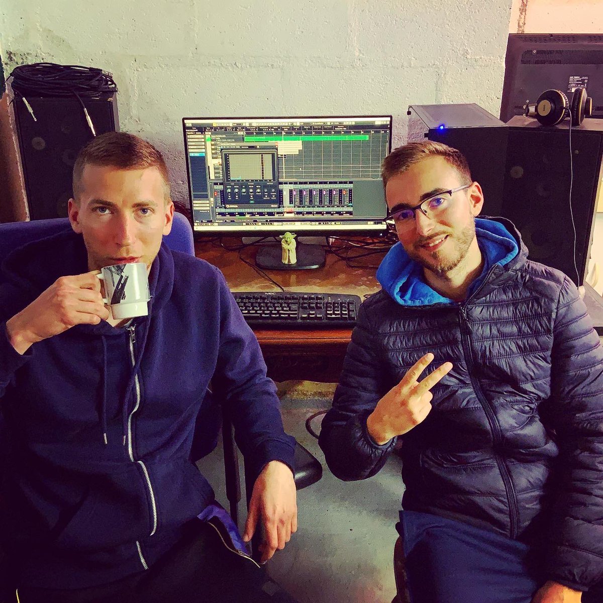 Fire6Music's tweet image. Réaménagement du home studio 🖥👍🏻 
#fire6 #homestudio #rapfrancais #danslacave