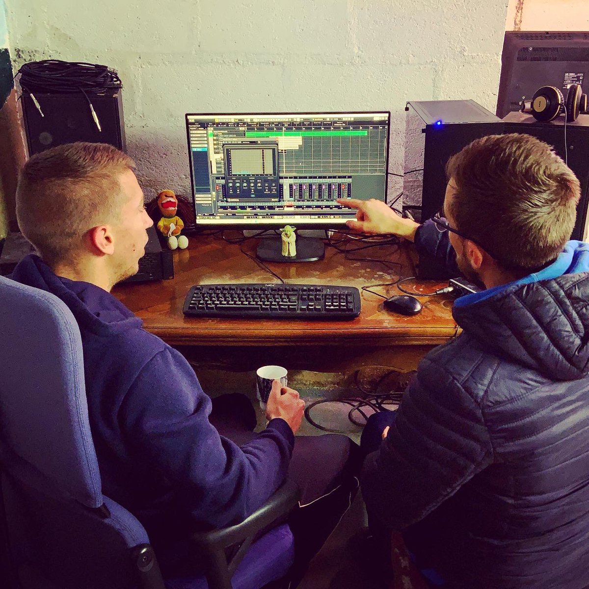 Fire6Music's tweet image. Réaménagement du home studio 🖥👍🏻 
#fire6 #homestudio #rapfrancais #danslacave