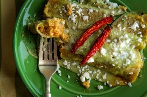 Thank you <a href="/AnthemWinery/">Anthem Winery</a> for providing this delicious green chile chicken enchiladas recipe. YUM! We cannot wait to pair it with your 2018 Carsi Ranch Vineyard, Napa Valley Sauvignon Blanc from our Signature Series.
Full recipe: bit.ly/3Bfi7bW