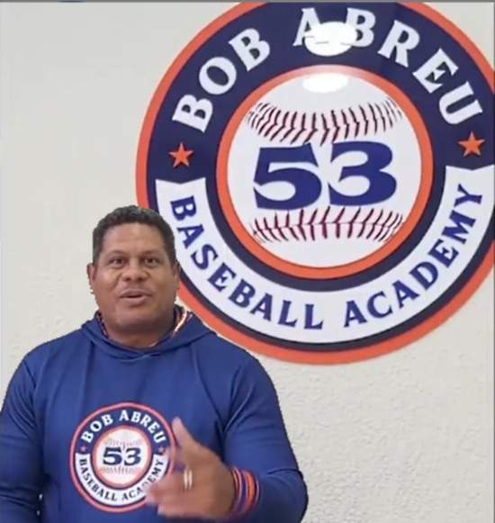 cronicasleones's tweet photo. #Video: Bob Abreu Presento su Nueva Academia de Beisbol - Bate, Pelota, Papá
Ver Nota: https://t.co/fqeFyPhCgB
#BobAbreu #AcademyBeisbol #Beisbol #vidasana #mlbmejores #BobAbreuBaseballAcademy53 #BA53 #Venezuela #Carabobo #SanDiego #Valencia #leones #caraquistas #caracas #LVBP https://t.co/cmXfRcfwve