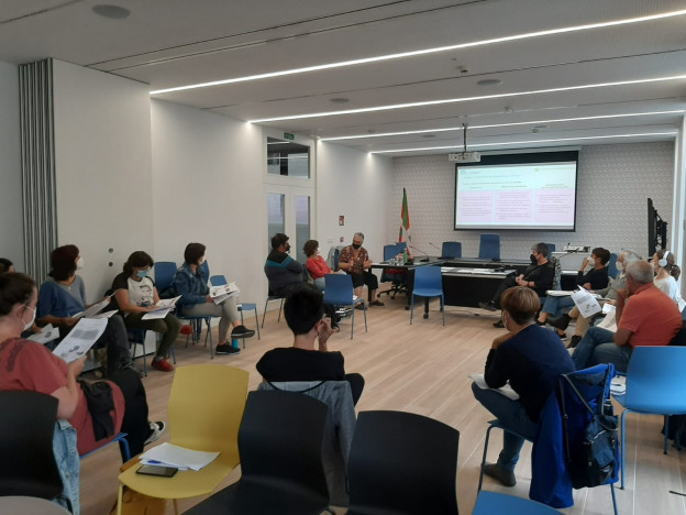 #Euskara eta zaldibitarren jatorri #aniztasuna: errealitate berriaren kudeaketa dugu erronka #Zaldibia.n
Euskararen arnasgune dugu gure herria, baita era berean jatorri aniztasun handiko herria ere. Euskaraz bizi den herria izaten jarraitzeko...  zaldibia.eus/eu/euskara-eta…