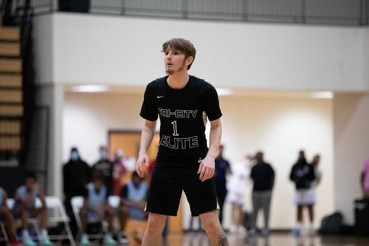 TeamScootSouth's tweet photo. Close 17U loss 88-90 to @AtlXpress Black at @OntheRadarHoops Super 6 Showcase! 

28p from 2021 Maricus Traylor Jr @dadonmar1 
27p from 2022 Pat Burke
@tr37pat https://t.co/AglqEtRkdj