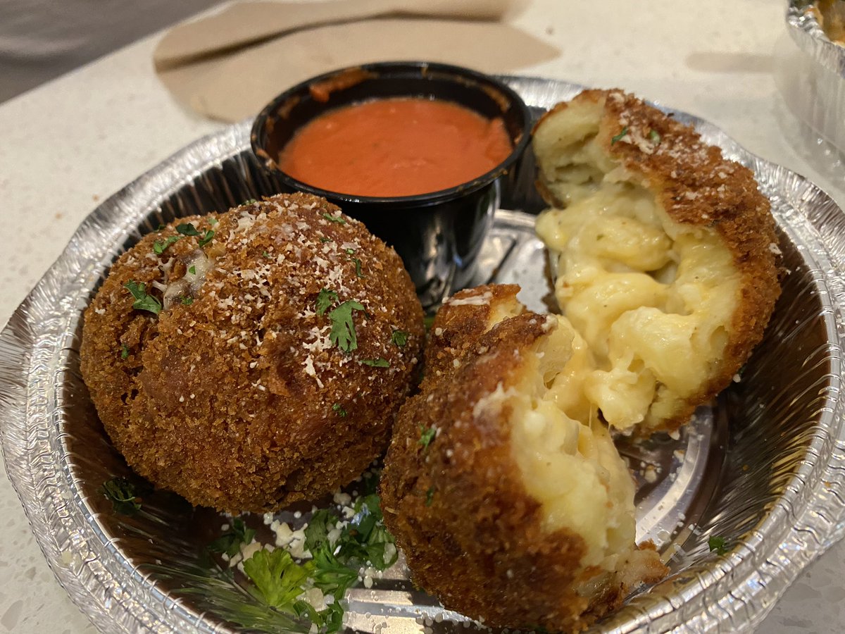 Bpaint's tweet photo. So incredibly proud of @Mr_StevenAustin and team. Stopped by the grand opening of Mac N’ Co. with @AustinNull for lunch, and the young king is really doing his thing at Parlor here in KC. 

Chef D is making magic in that kitchen. HIGHLY recommend. https://t.co/Xr83UO4KIy
