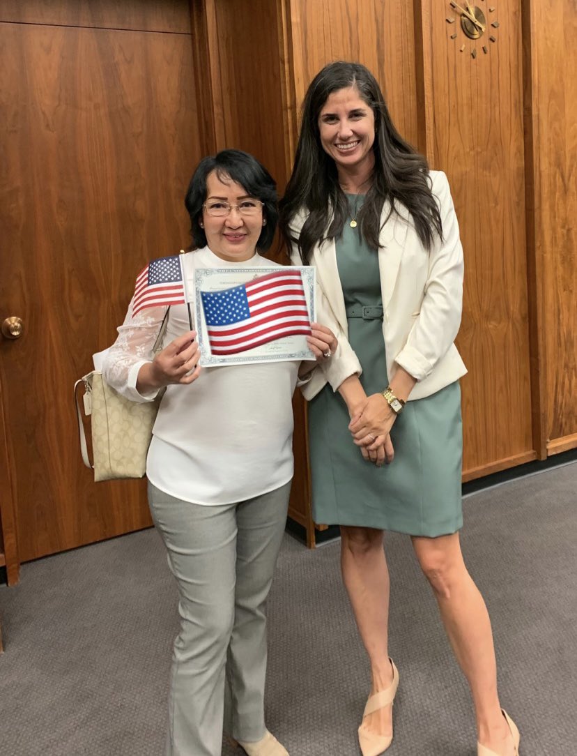 NicoleClowneyAR's tweet image. I was honored to speak at Fayetteville’s Naturalization Ceremony today. The promise of America is great. Though sometimes we fail, I know these 33 new Americans will help us do better to live up to it. Now more than ever. 

What a beautiful thing to have the privilege to see. 🇺🇸