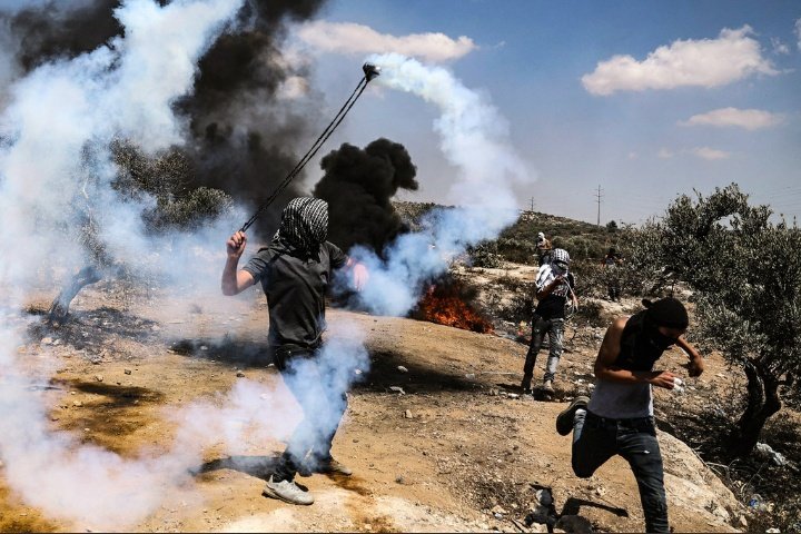 Marchfoward's tweet photo. Jgn berhenti solidariti kerana mereka tak pernah berhenti

Pertempuran masih berlangsung di saat ini di Beita dan Beit Dajan,Nablus di antara Z10nis dan rakyat Palestin

108 rakyat Palestin cedera dilaporkan Pengarah Pusat Kecemasan PBSM Nablus. Pernician seperti berikut https://t.co/YZFWsqjHYb