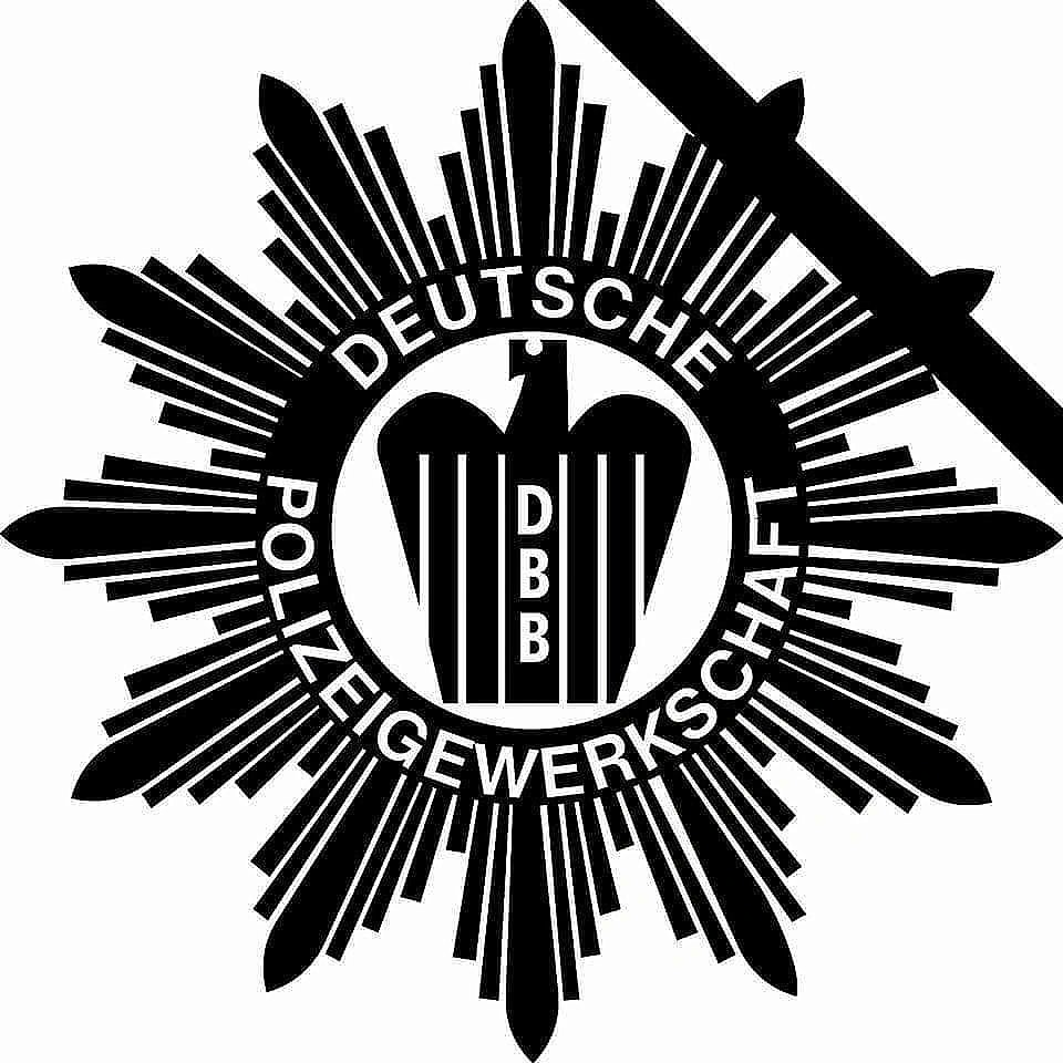 Wir sind immer noch fassungslos. Viele Menschen haben in den Fluten ihr Leben verloren. Ihre Existenz und ihr Zuhause wurden weggespült. 
Unsere Gedanken sind bei den Betroffenen und Einsatzkräften in diesen schweren Stunden. Haltet durch, ihr seid nicht alleine. 
#wirfüreuch