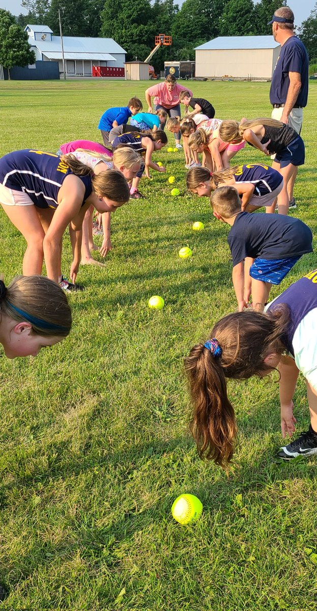 DHall5311's tweet photo. Such a fun week working with all of our Hornets!Can't wait to do it again! 🥎 @HCSHORNETS @HVilleHornets @Hornetslearn1 @JLyonHCS https://t.co/bpNLew9I1u