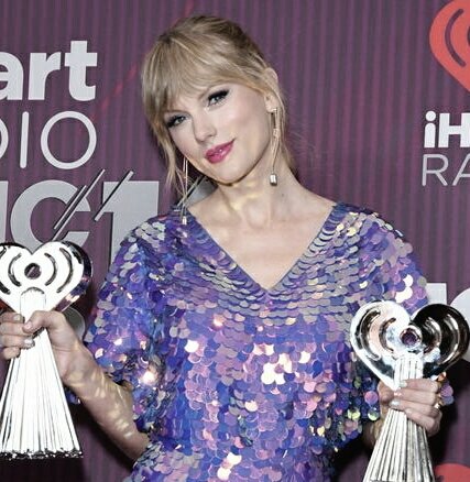 DAILYTAYRIANA's tweet photo. https://t.co/Ers6ZFnbnc