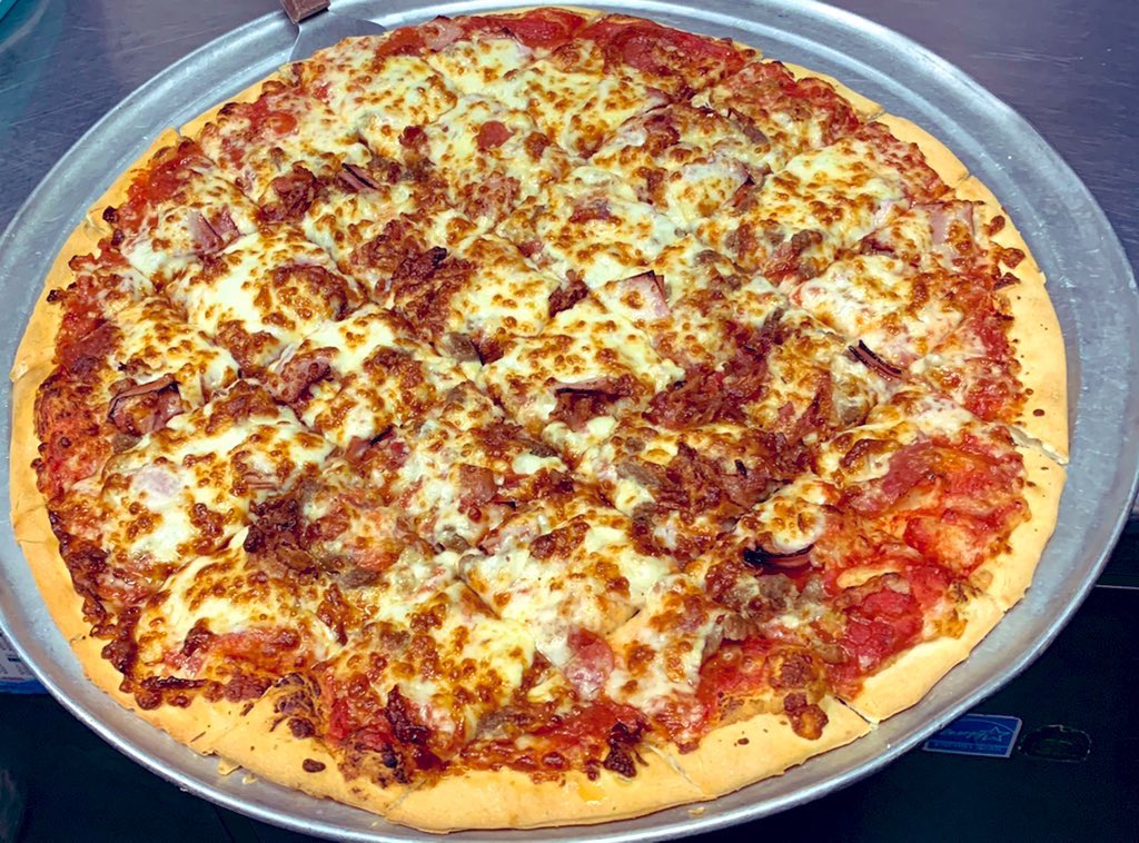 MurrayMrB's tweet photo. #FreePizzaFriday is here! Hit that RT Button for your chance to win a free large one topping from Mister B’s! Must follow to win 🍕🍕 https://t.co/SCUnR1swvF