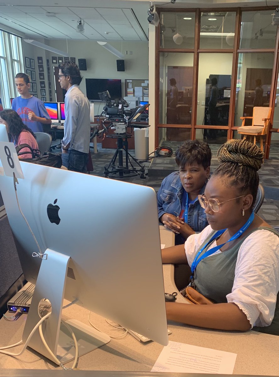 We’ve got the fabulous <a href="/OKRelig/">Carla Hinton</a> Carla Hinton as one of the professional journalism coaches for OIDJ this year. We at <a href="/GaylordCollege/">Gaylord College</a> and the <a href="/OIDJStories/">Gaylord OIDJ</a> students are grateful to have her expertise this week! <a href="/ywalker/">ywalker</a>