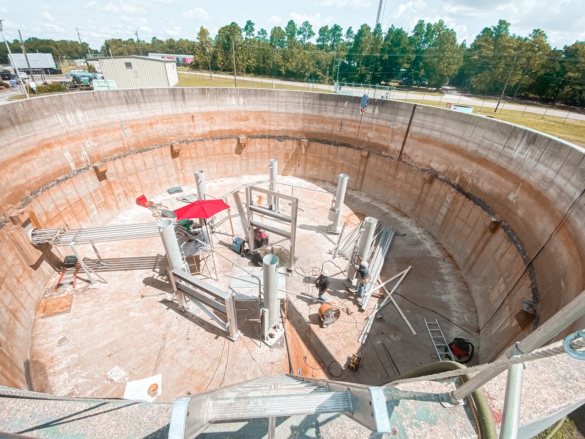 ACSCarolinas's tweet photo. Working hard this Friday afternoon in the SSWWTP digester in Wilmington. We hope you have a safe and happy weekend! #ACSC #WastewaterTreatment #NCUtilities 💦 https://t.co/L0TtkMSQMV