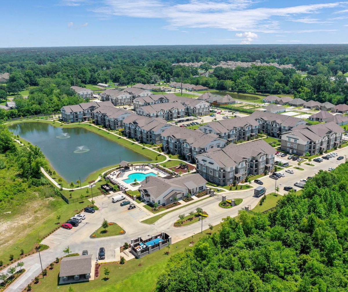 SilverOaksAPT's tweet photo. We can't get enough of these aerial views!😍

#aerialviews #lovewhereyoulive #findyoursilverlining

https://t.co/NmBkxawmmL https://t.co/OvCKyXj7vz