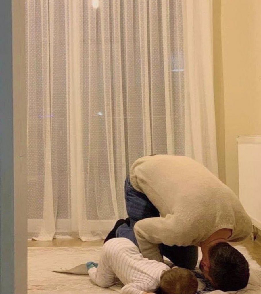 #عمانيين_يطالبون_بزياده_الحظر وينشأ ناشئ الفتيان مِنا
على ما كانَ عَــوَدَهُ أبوهُ