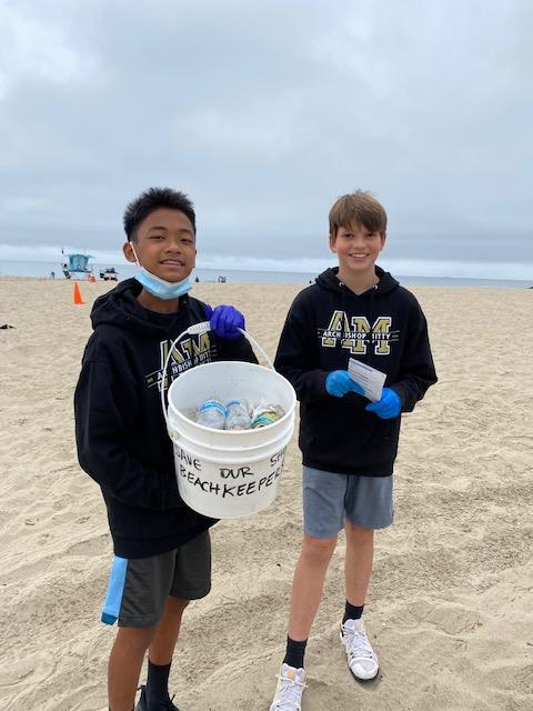 AMHS_CM's tweet image. Mitty students in our summer Faith in Action program working doing a beach clean up in Santa Cruz.  Thank you Monarch for protecting our common home! #amhsheartsonfire