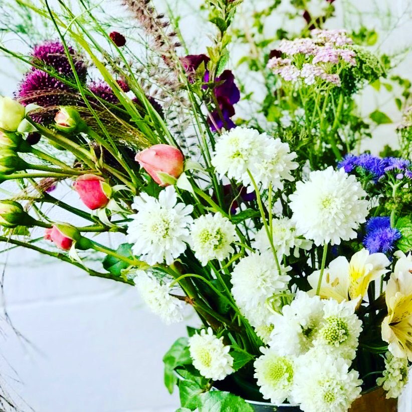 SeasonalBlooms's tweet photo. Friday Florist Buckets had a stunning Summer vibe about them today. All grown and delivered in Bath & Southstoke. #shoplocal #FlowersOnFriday #Southstoke #Bearflat #flowerfarmerflorist #florist https://t.co/b9Vo6Rmvkf