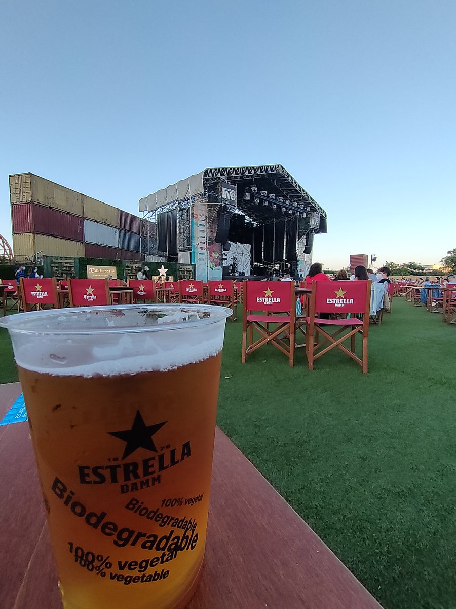 carlosalaita's tweet photo. Hoy toca concierto, primera noche sin niños, bueno sin el 66.6% de niños. #livesummer #mallorca https://t.co/5SJiRmK34A