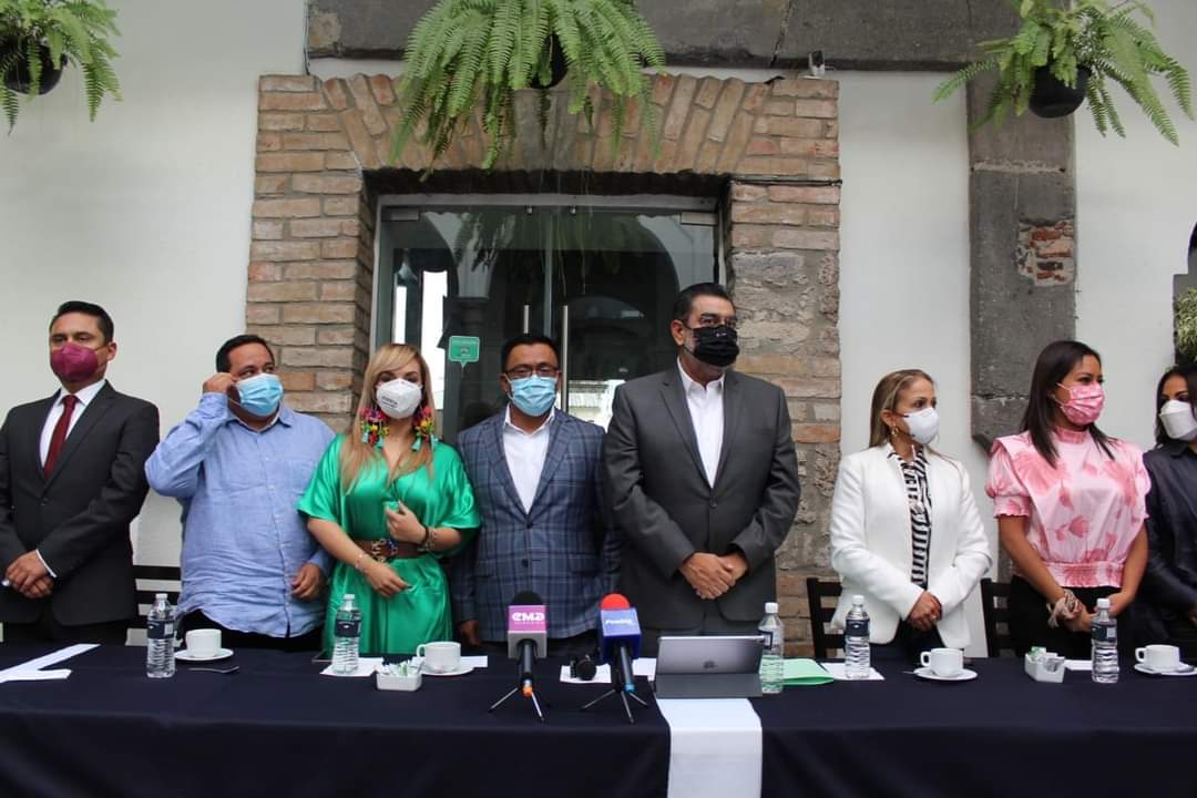 El día de hoy se nombró a <a href="/SergioSalomonC/">Sergio Salomón</a>, como coordinador de la bancada de Morena en el Congreso del Estado. ✍🏼📜

Estamos seguros que a lado de las y los diputados electos, harán de #Puebla un mejor estado a través de la #CuartaTransformación. 🗻