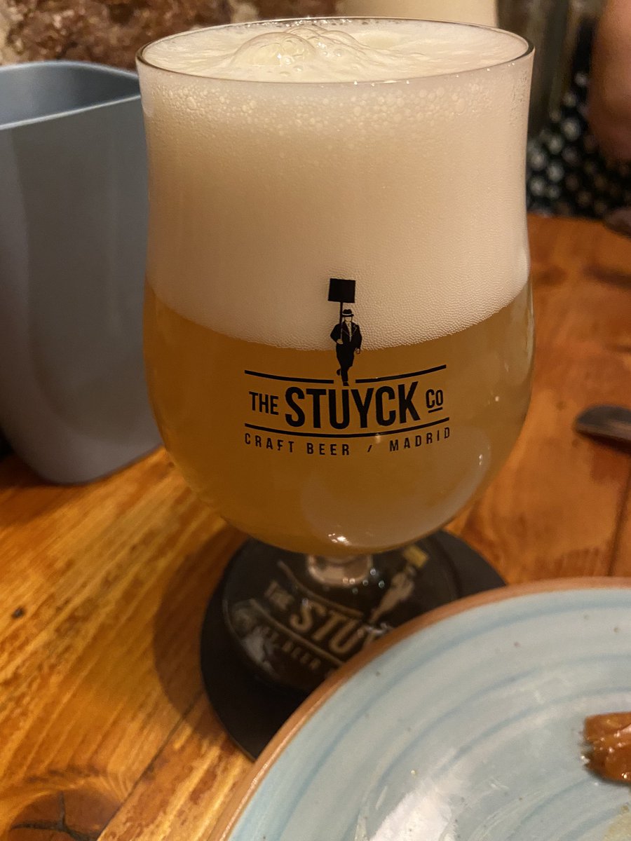 jlcondeh's tweet photo. Una maravilla esta #oatipa de @LaQuinceBrewery que nos estamos tomando en @theStuyckCo https://t.co/BXK5Zya2Zp